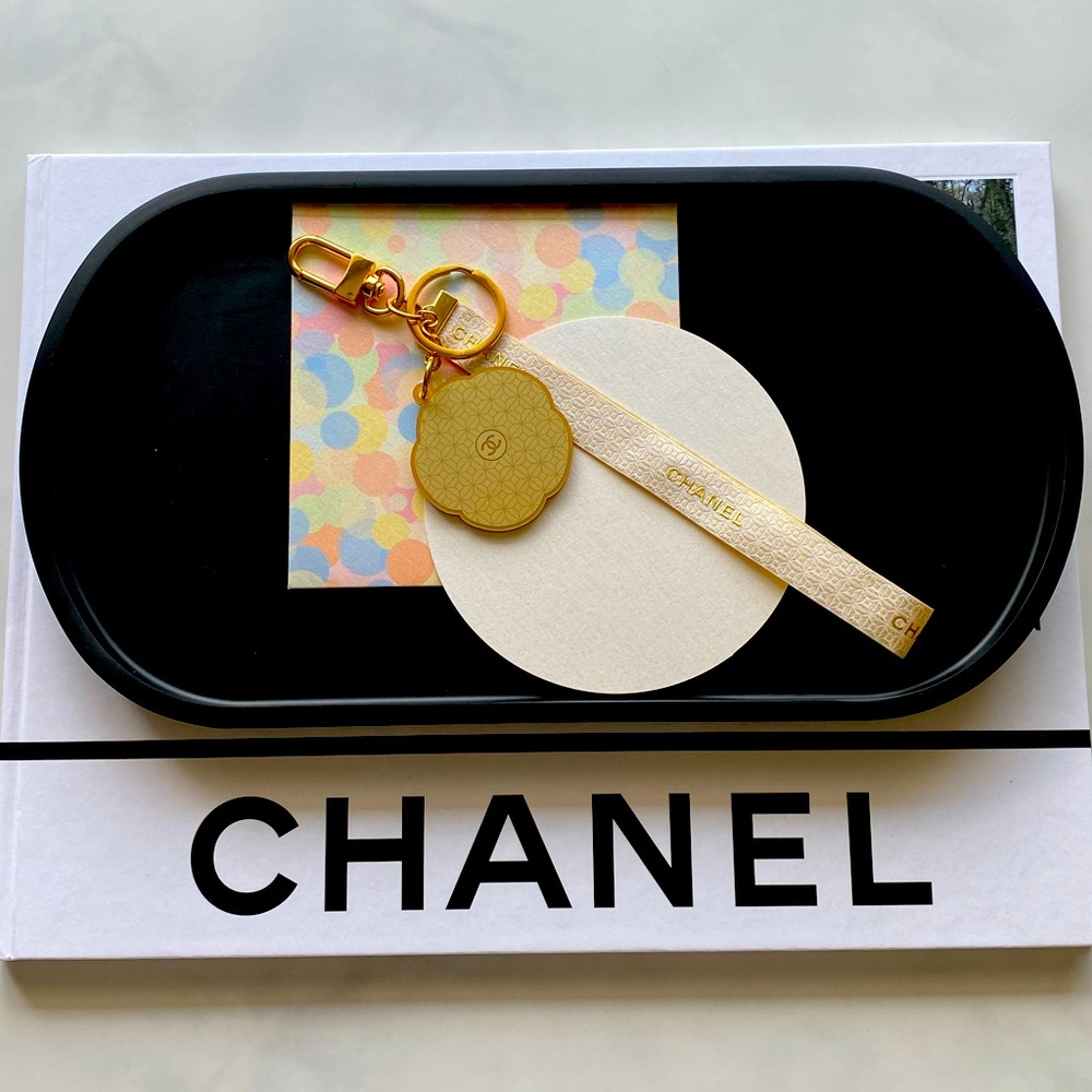 Chanel Charm VIP Gift with Chain Link, Polished Keyring Clasp in Gold w/ ribbon